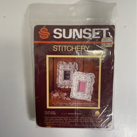Vintage Sunset Stitchery Kit  Tulips and Lace Frame Old Stock 890 - Picture 3 of 3